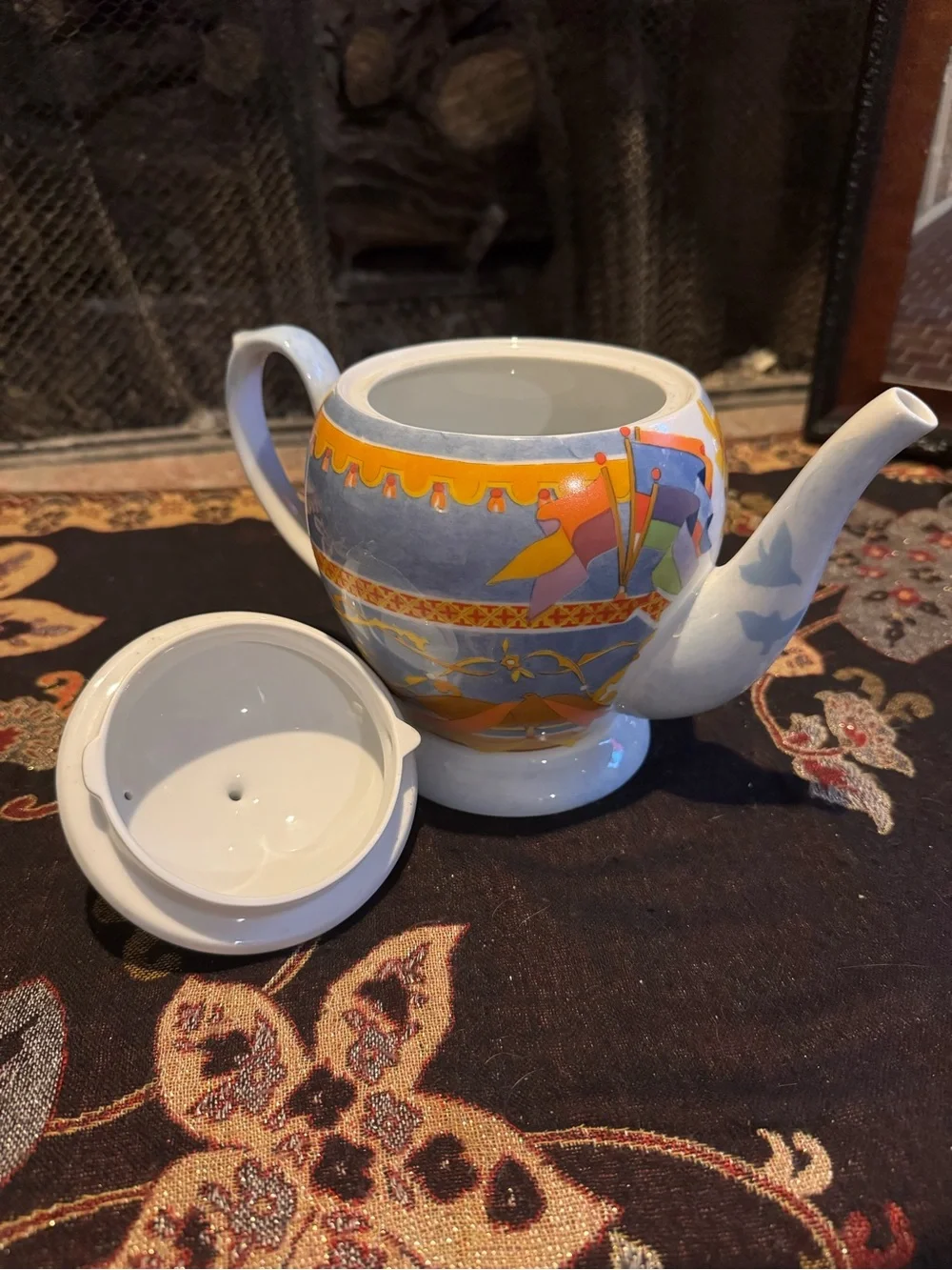 Williams-Sonoma Montgolfiere hot air balloon  porcelain teapot with lid.